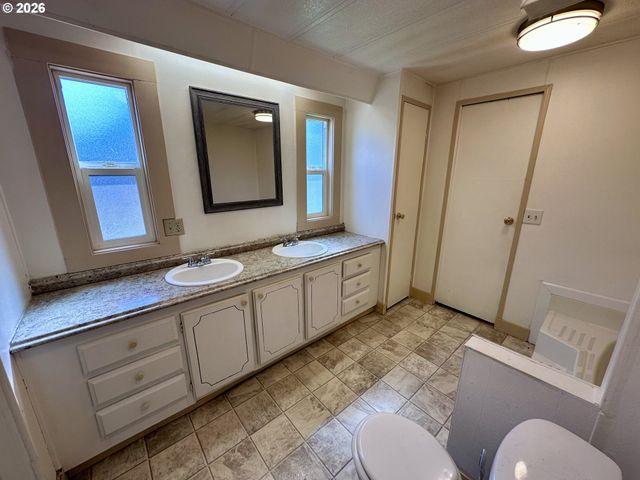 555 N DANEBO Ave 72, Eugene, OR 97402
