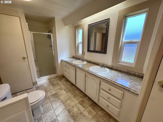 555 N DANEBO Ave 72, Eugene, OR 97402