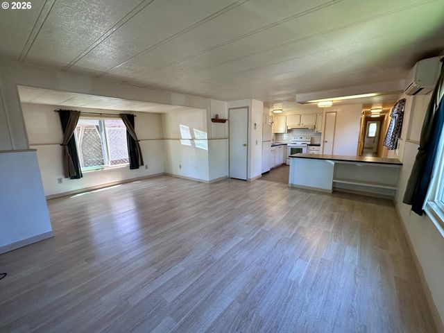555 N DANEBO Ave 72, Eugene, OR 97402