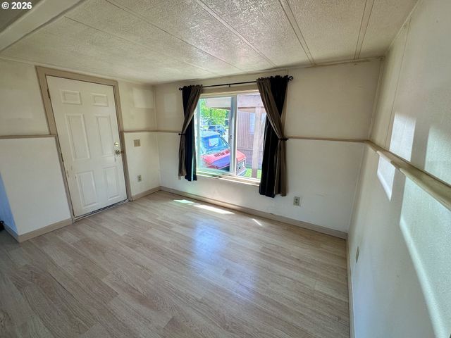 555 N DANEBO Ave 72, Eugene, OR 97402