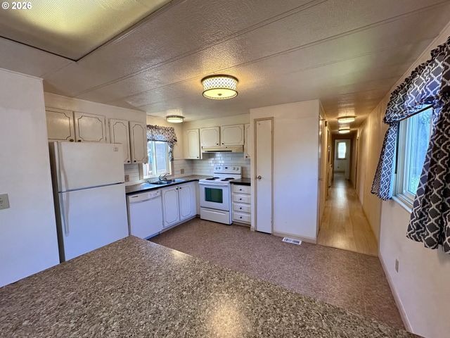 555 N DANEBO Ave 72, Eugene, OR 97402
