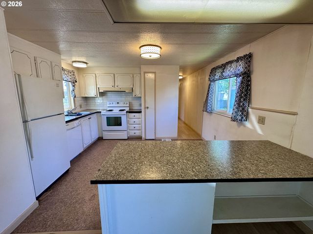 555 N DANEBO Ave 72, Eugene, OR 97402