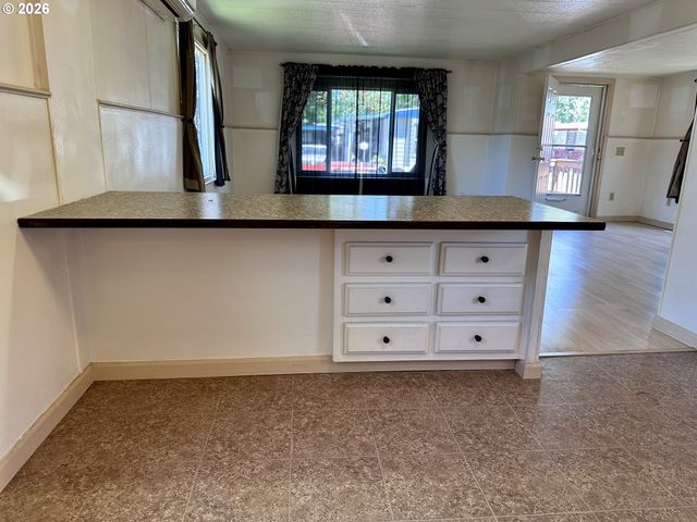 555 N DANEBO Ave 72, Eugene, OR 97402