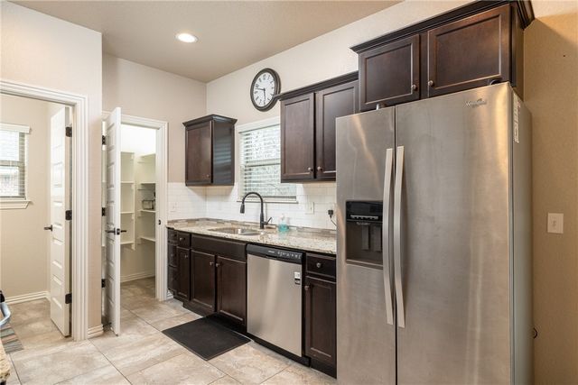 1446 Highbush Avenue, Fayetteville, AR 72701