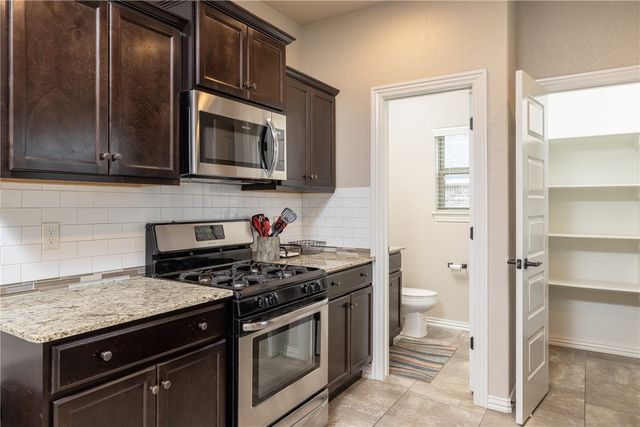 1446 Highbush Avenue, Fayetteville, AR 72701