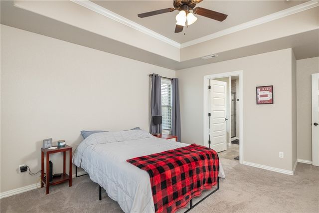 1446 Highbush Avenue, Fayetteville, AR 72701