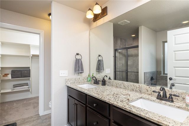 1446 Highbush Avenue, Fayetteville, AR 72701