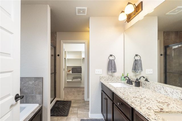 1446 Highbush Avenue, Fayetteville, AR 72701