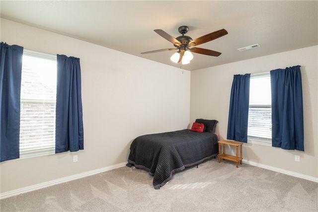 1446 Highbush Avenue, Fayetteville, AR 72701