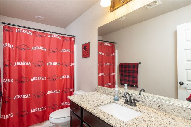 1446 Highbush Avenue, Fayetteville, AR 72701