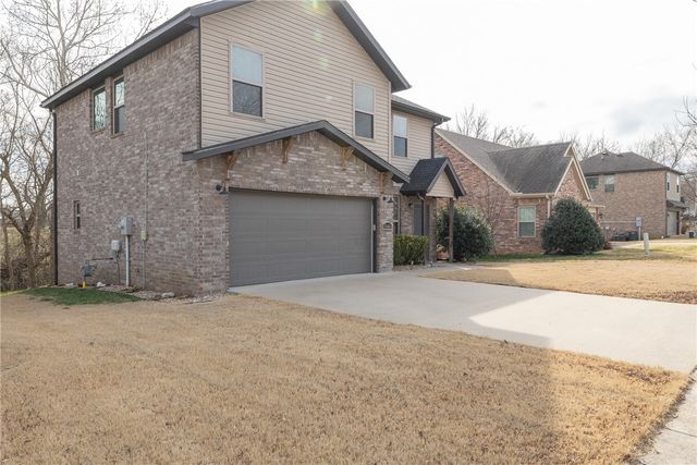 1446 Highbush Avenue, Fayetteville, AR 72701