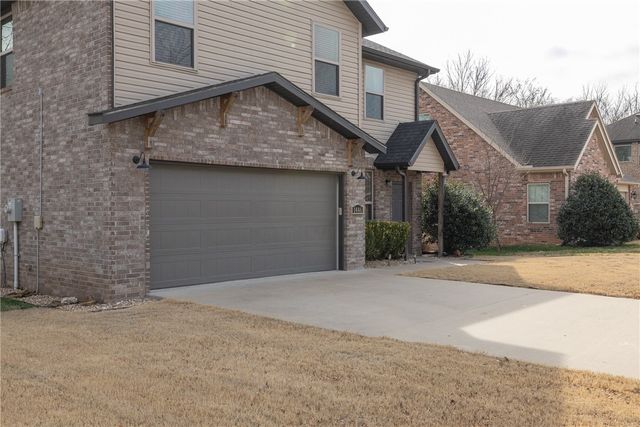 1446 Highbush Avenue, Fayetteville, AR 72701