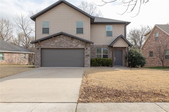 1446 Highbush Avenue, Fayetteville, AR 72701