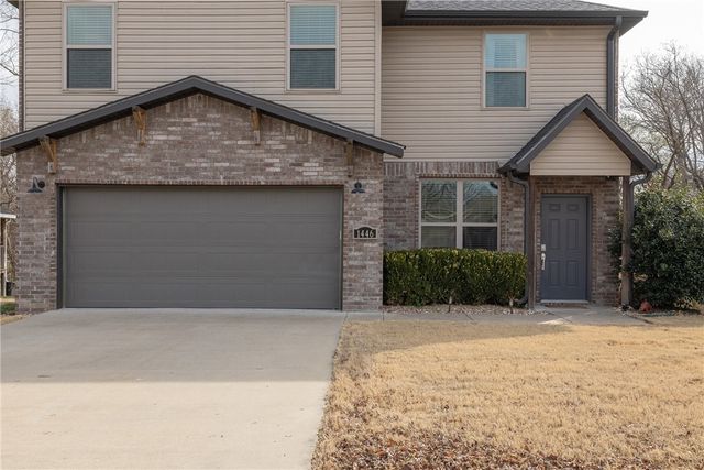1446 Highbush Avenue, Fayetteville, AR 72701