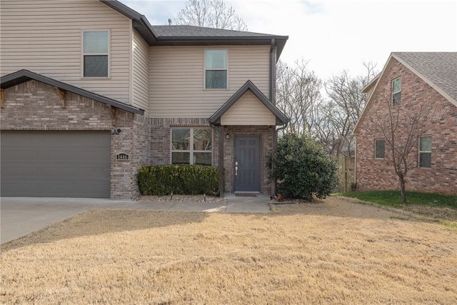 1446 Highbush Avenue, Fayetteville, AR 72701