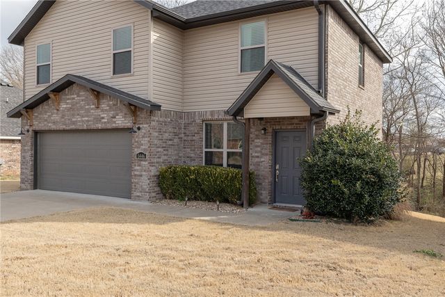 1446 Highbush Avenue, Fayetteville, AR 72701