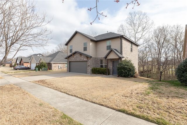 1446 Highbush Avenue, Fayetteville, AR 72701