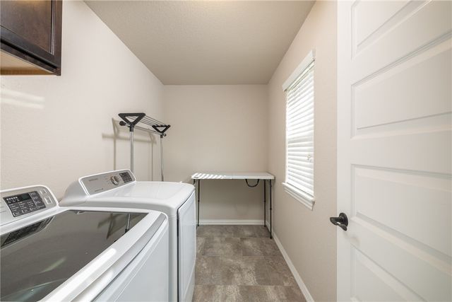 1446 Highbush Avenue, Fayetteville, AR 72701