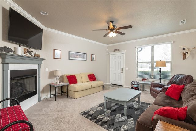 1446 Highbush Avenue, Fayetteville, AR 72701