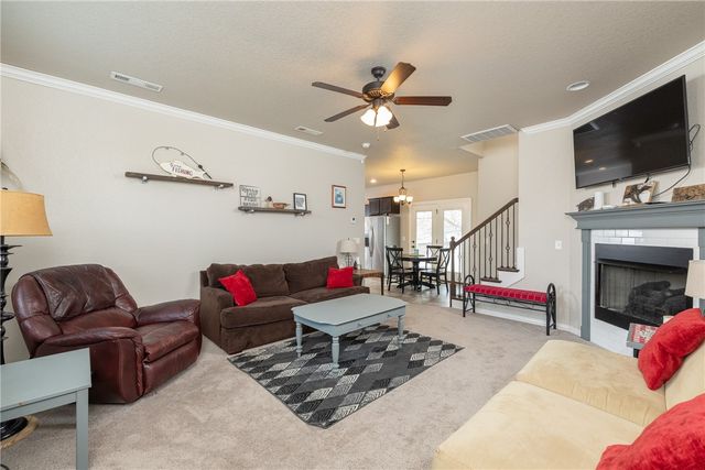 1446 Highbush Avenue, Fayetteville, AR 72701