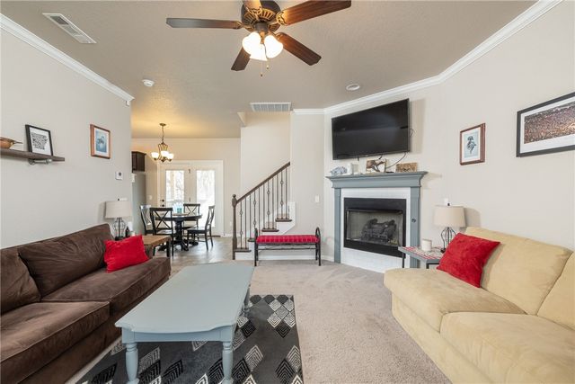 1446 Highbush Avenue, Fayetteville, AR 72701