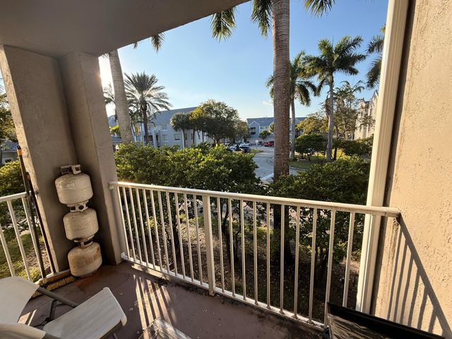 520 SW 111th Avenue 202, Pembroke Pines, FL 33025