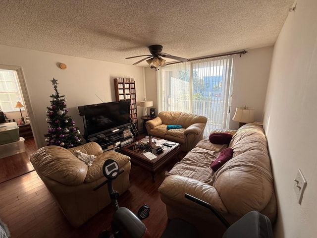 520 SW 111th Avenue 202, Pembroke Pines, FL 33025