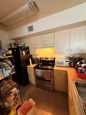 520 SW 111th Avenue 202, Pembroke Pines, FL 33025