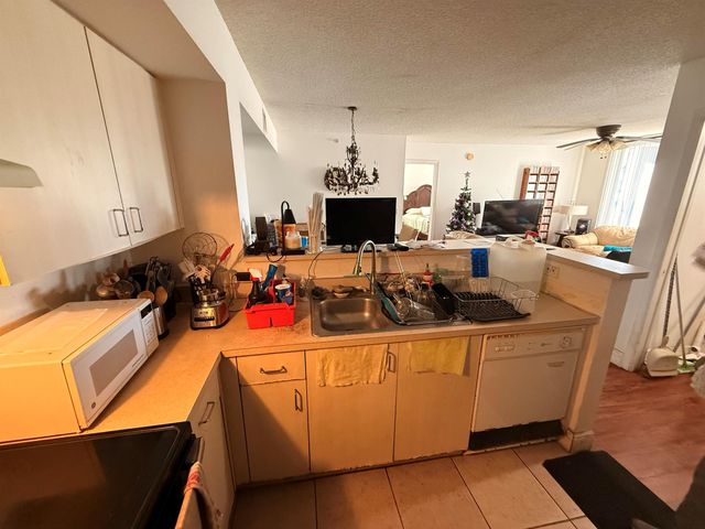 520 SW 111th Avenue 202, Pembroke Pines, FL 33025