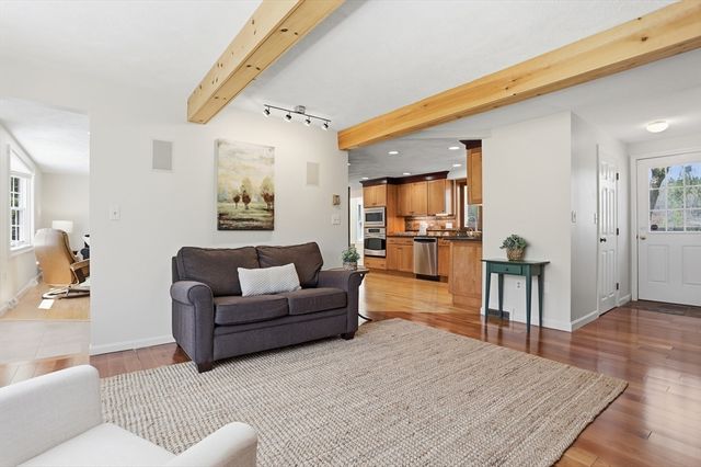 4 Meadowbrook Rd, Acton, MA 01720