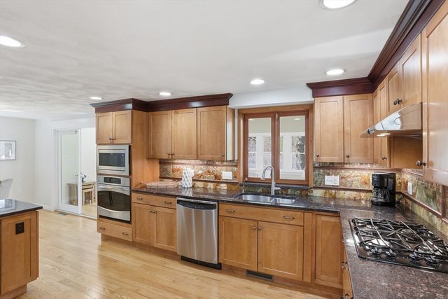 4 Meadowbrook Rd, Acton, MA 01720