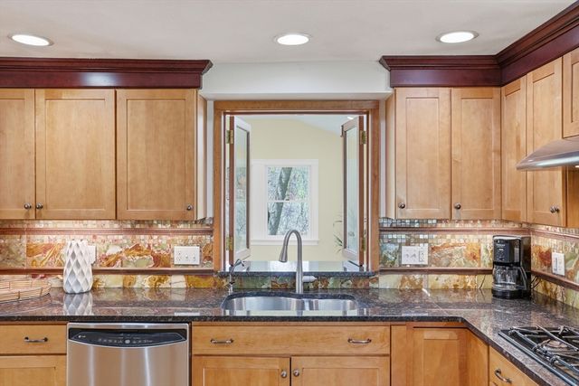4 Meadowbrook Rd, Acton, MA 01720