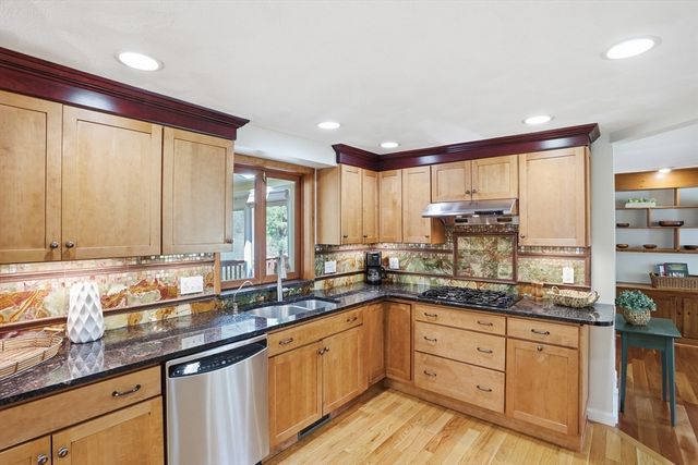 4 Meadowbrook Rd, Acton, MA 01720