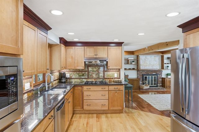 4 Meadowbrook Rd, Acton, MA 01720