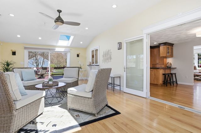 4 Meadowbrook Rd, Acton, MA 01720