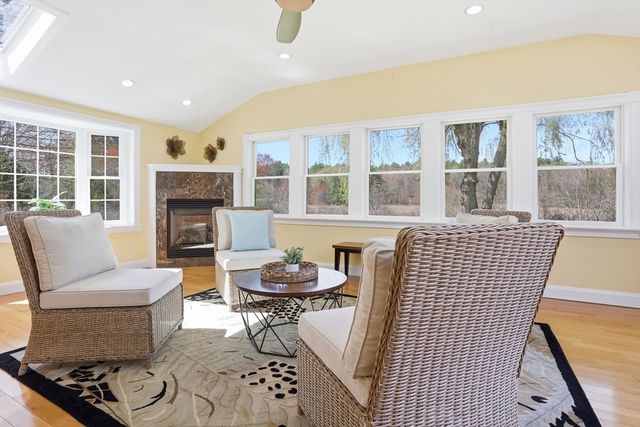 4 Meadowbrook Rd, Acton, MA 01720