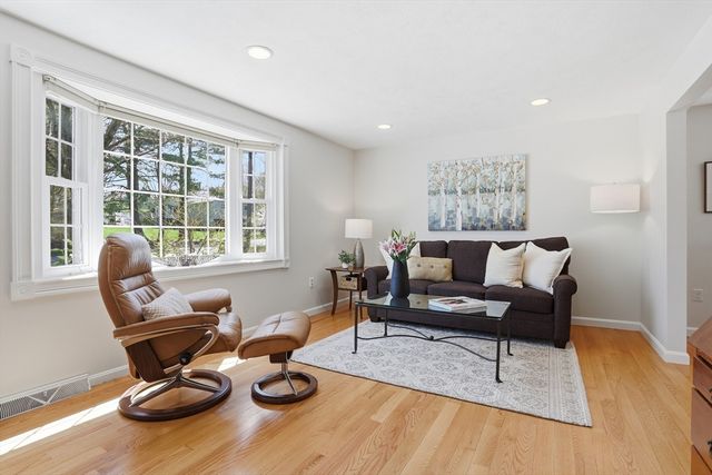 4 Meadowbrook Rd, Acton, MA 01720