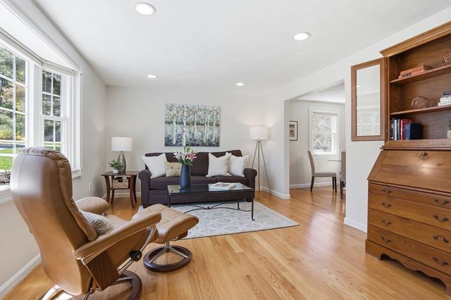 4 Meadowbrook Rd, Acton, MA 01720