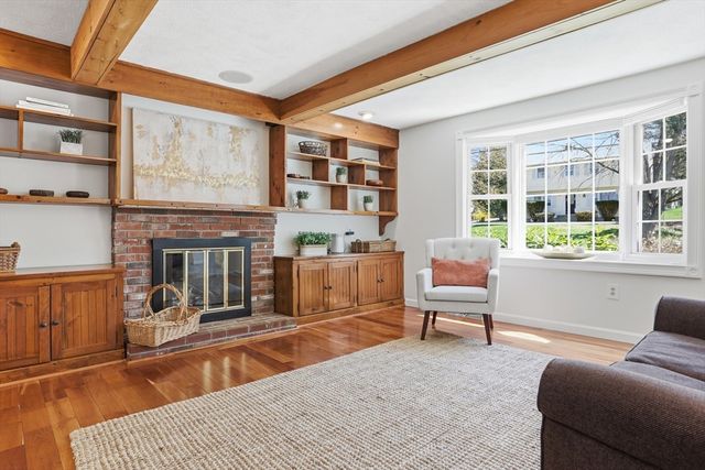 4 Meadowbrook Rd, Acton, MA 01720