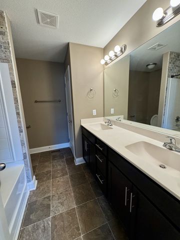 144 Sycamore Hill Dr, Clarksville, TN 37042