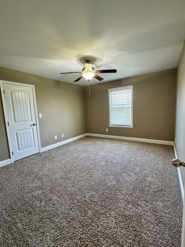 144 Sycamore Hill Dr, Clarksville, TN 37042