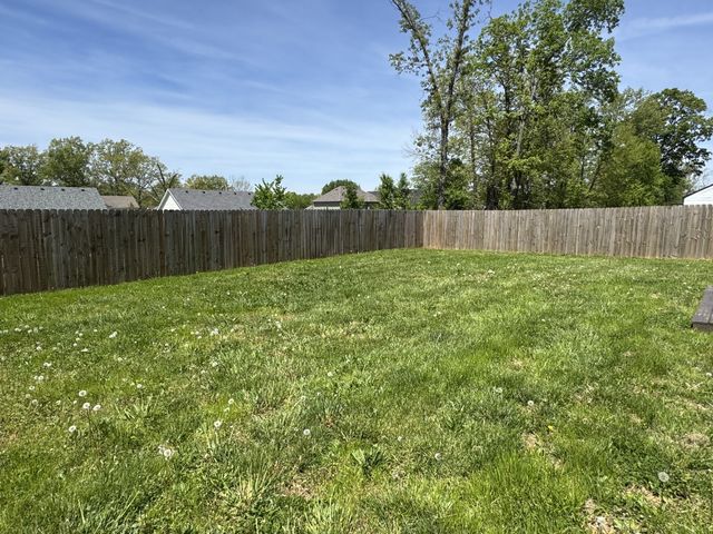 144 Sycamore Hill Dr, Clarksville, TN 37042