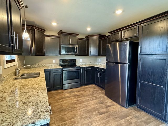 144 Sycamore Hill Dr, Clarksville, TN 37042