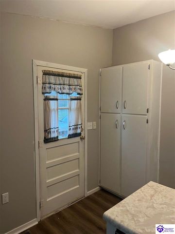 302 Glenwood Drive, Vine Grove, KY 40175