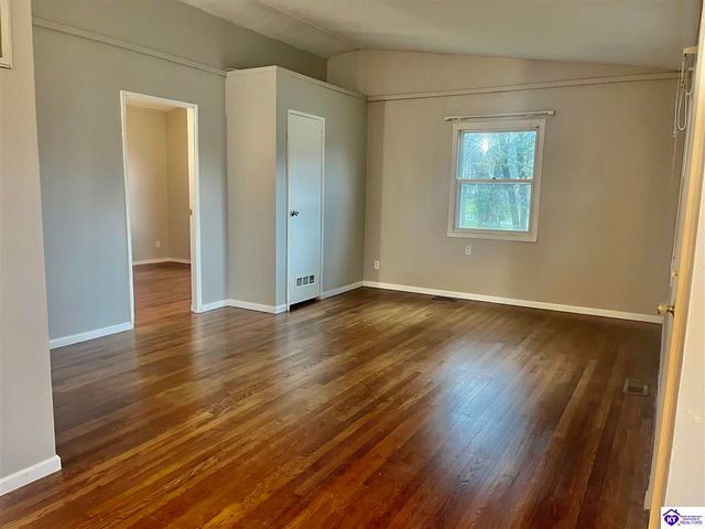 302 Glenwood Drive, Vine Grove, KY 40175