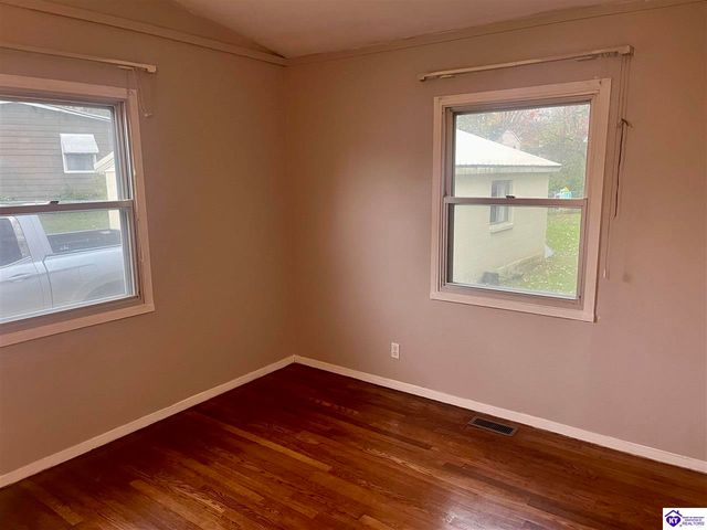 302 Glenwood Drive, Vine Grove, KY 40175