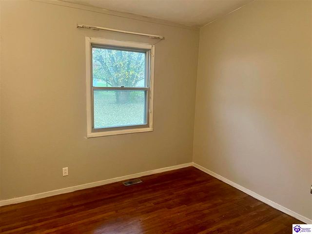 302 Glenwood Drive, Vine Grove, KY 40175