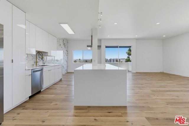 435 N Oakhurst Drive 1002, Beverly Hills, CA 90210