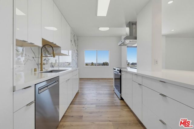 435 N Oakhurst Drive 1002, Beverly Hills, CA 90210