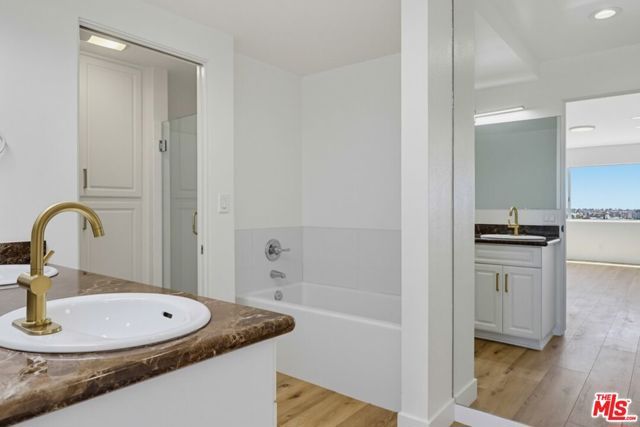 435 N Oakhurst Drive 1002, Beverly Hills, CA 90210